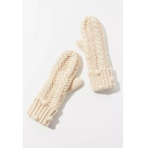 URBAN OUTFITTERS | Ivory Pom Knit Mittens NWT